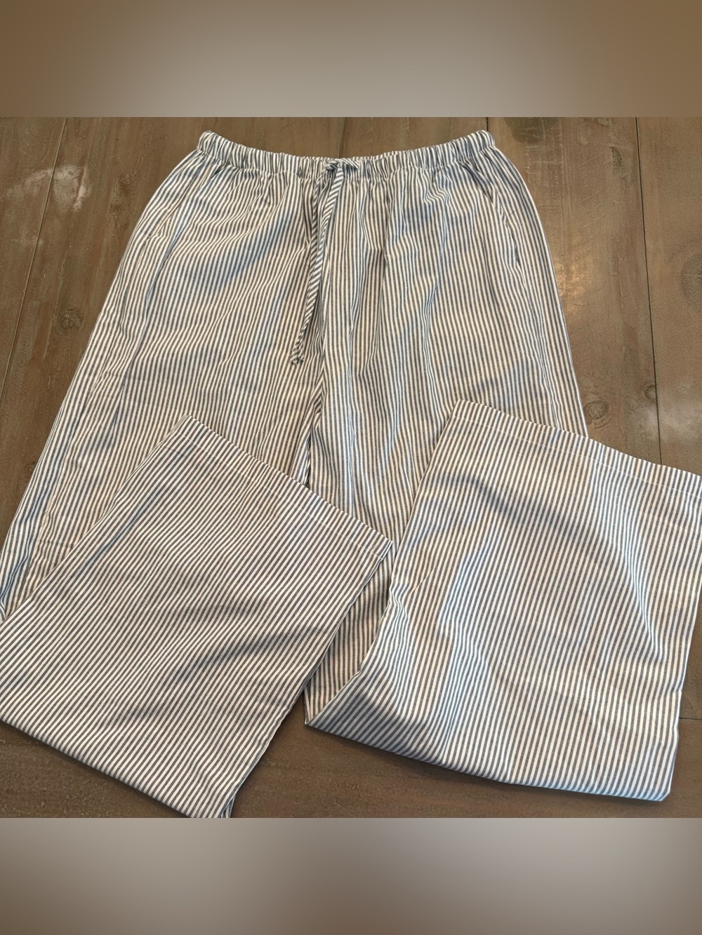 SHEIN Men's Blue and White Striped Drawstring Pants